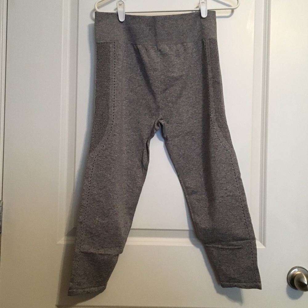 fabletics breathable capri leggings